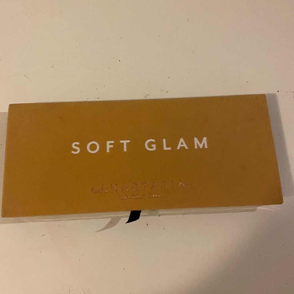 Anastasia Beverly Hills soft glam